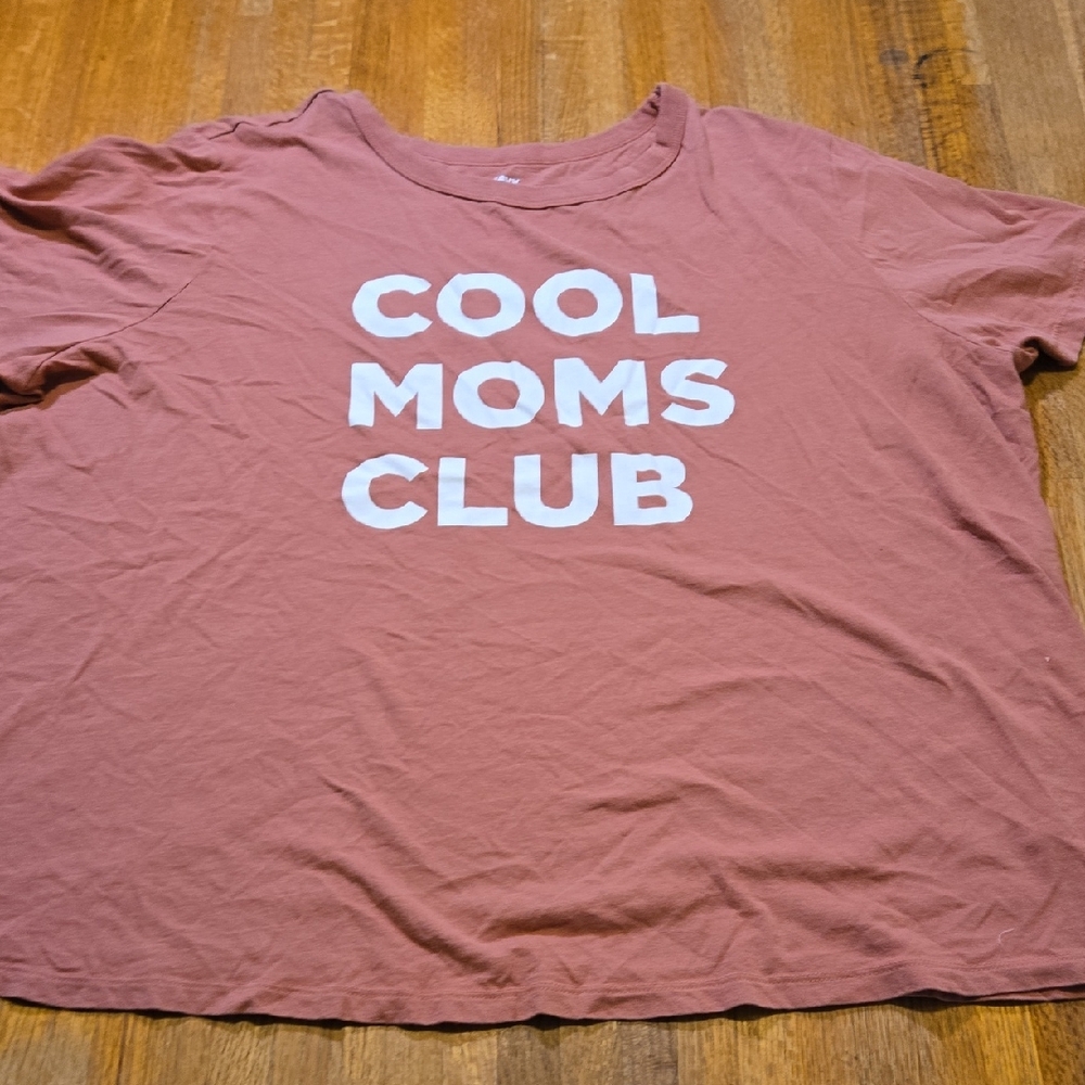 Old Navy Women 2XL Pastel Red 'Cool Moms Club' Short Sleeve Casual Shirt‎